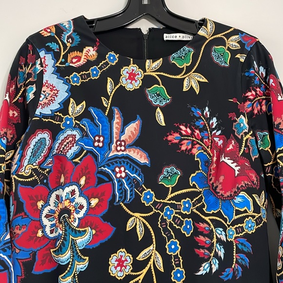 Alice and Olivia - Picture 3 of 8